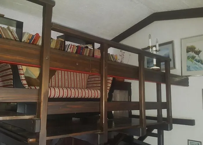 Lola's Summer - Upper Floor باشْكا