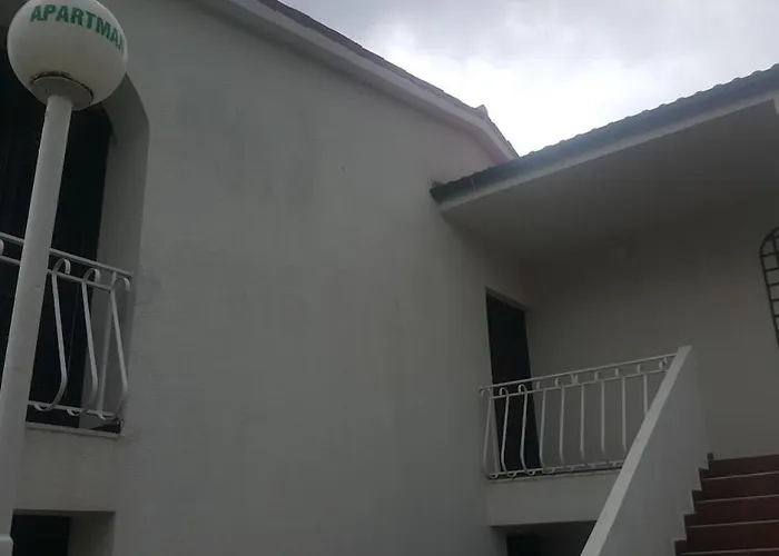 Lola's Summer - Upper Floor شقة *