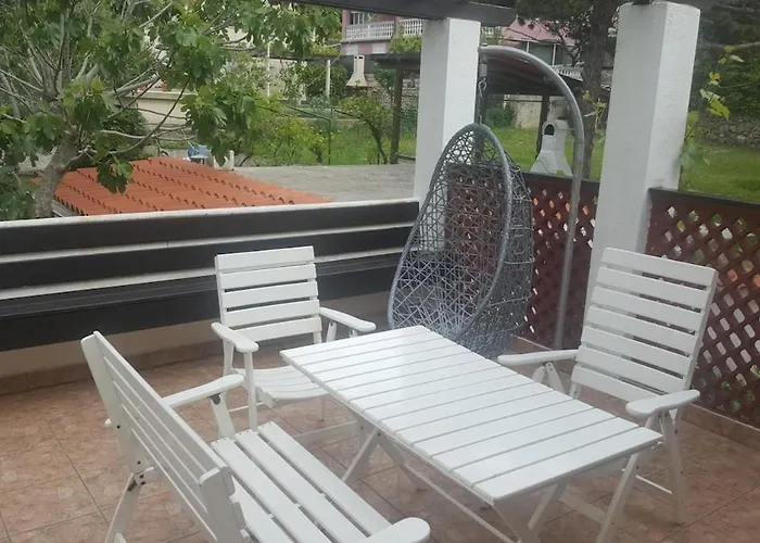 Lola's Summer - Upper Floor *