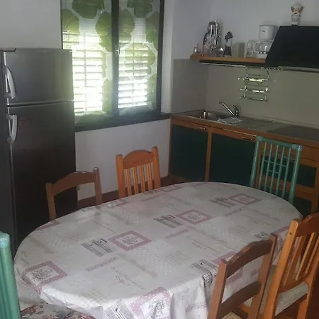 Lola's Summer - Upper Floor Apartamento Baška