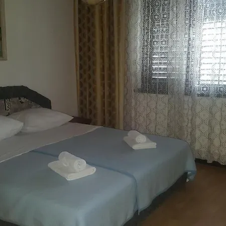 Lola's Summer - Upper Floor